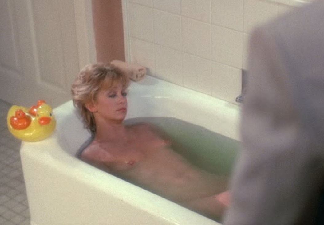 Голди Хоун снялась голой в эротических сценах на съемочной площадке.