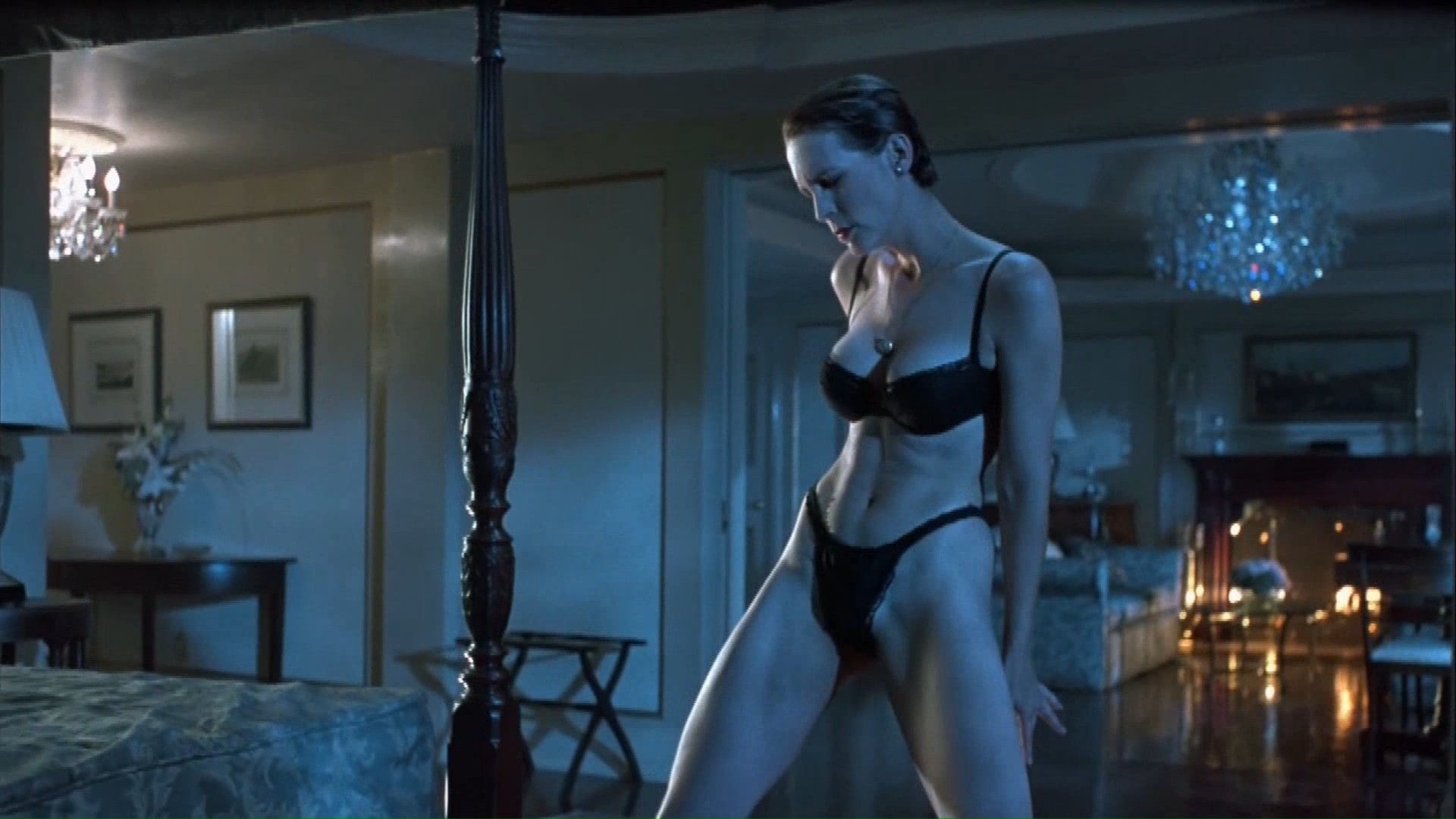 Джейми Ли Кертис снялась голой в эротических сценах на съемочной площадке.