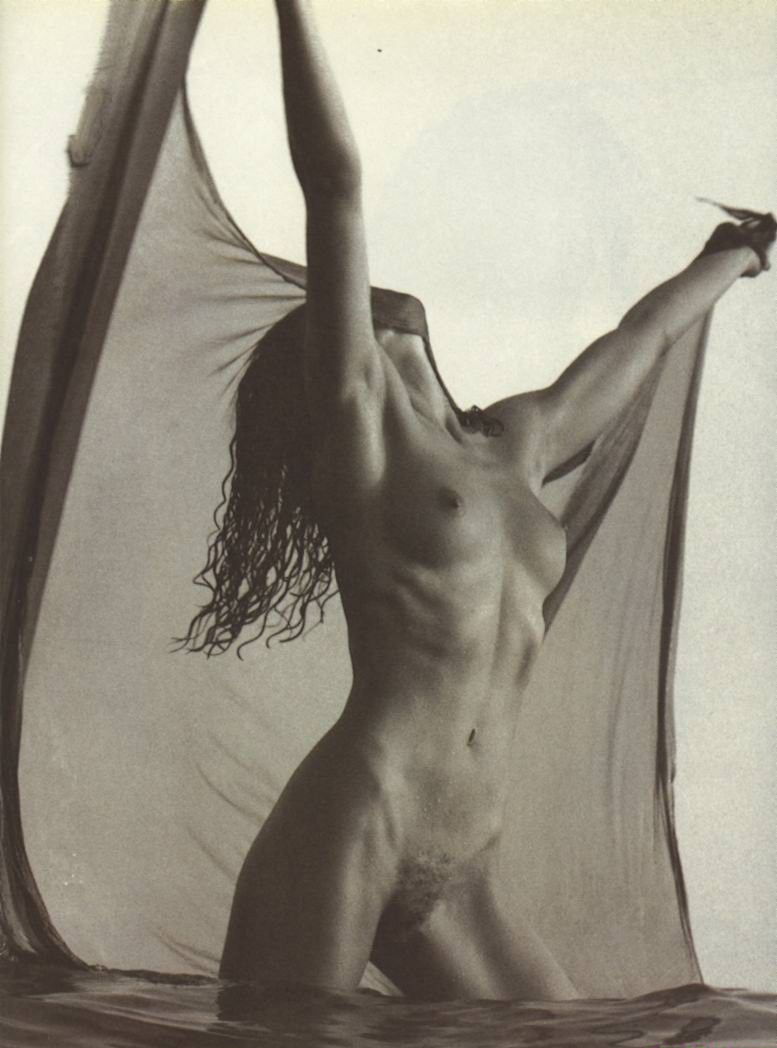 Голая Конни Нильсен на эротических ню фото без цензуры.
