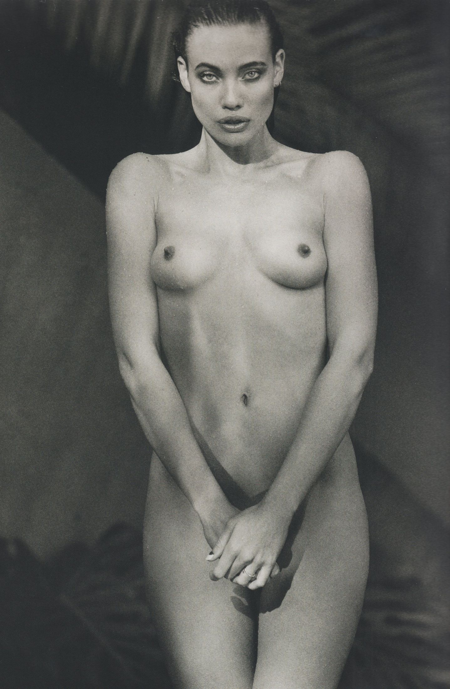 Голая Стефани Корнелиуссен на эротических ню фото без цензуры.