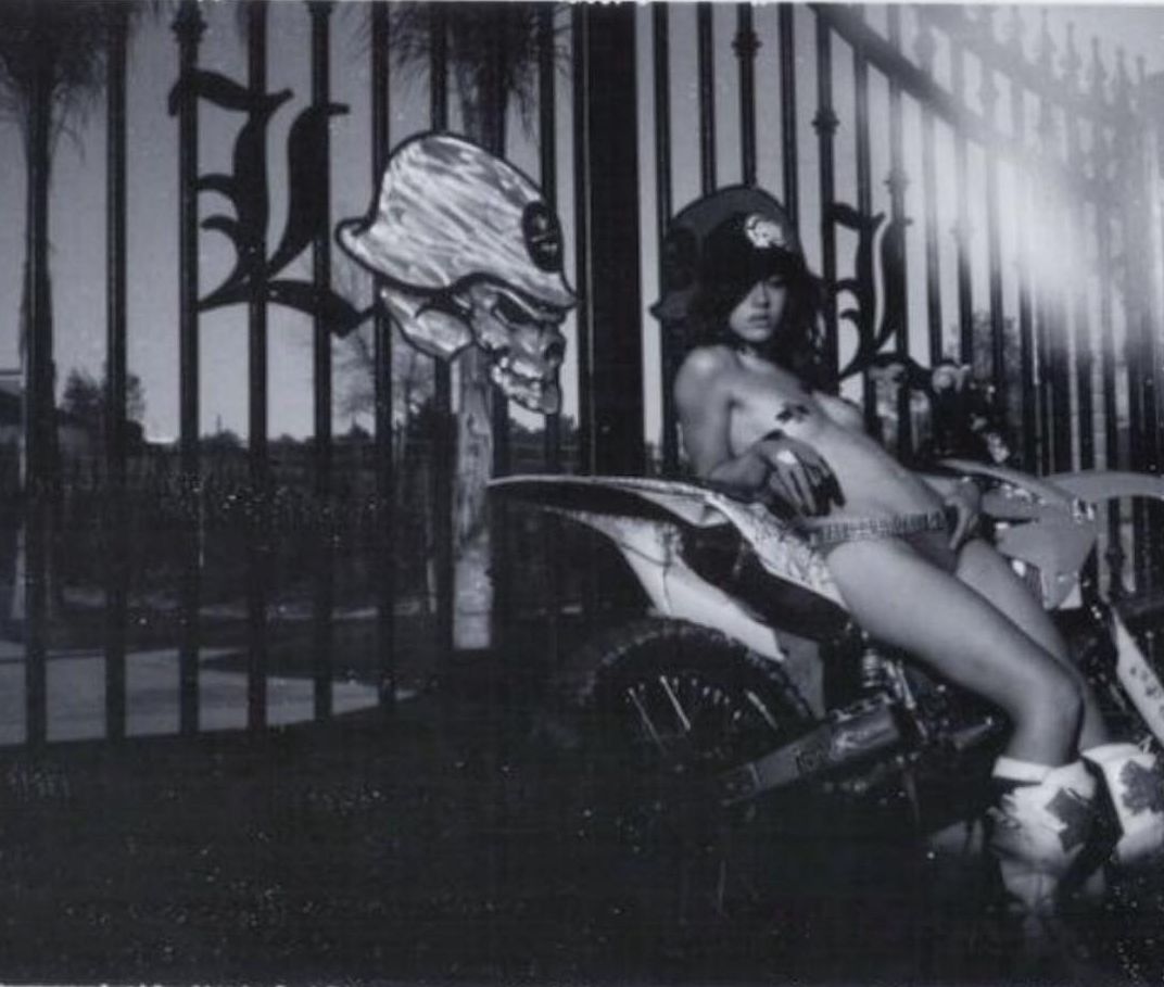 Голая Дора Мэдисон Бёрдж на эротических ню фото без цензуры.