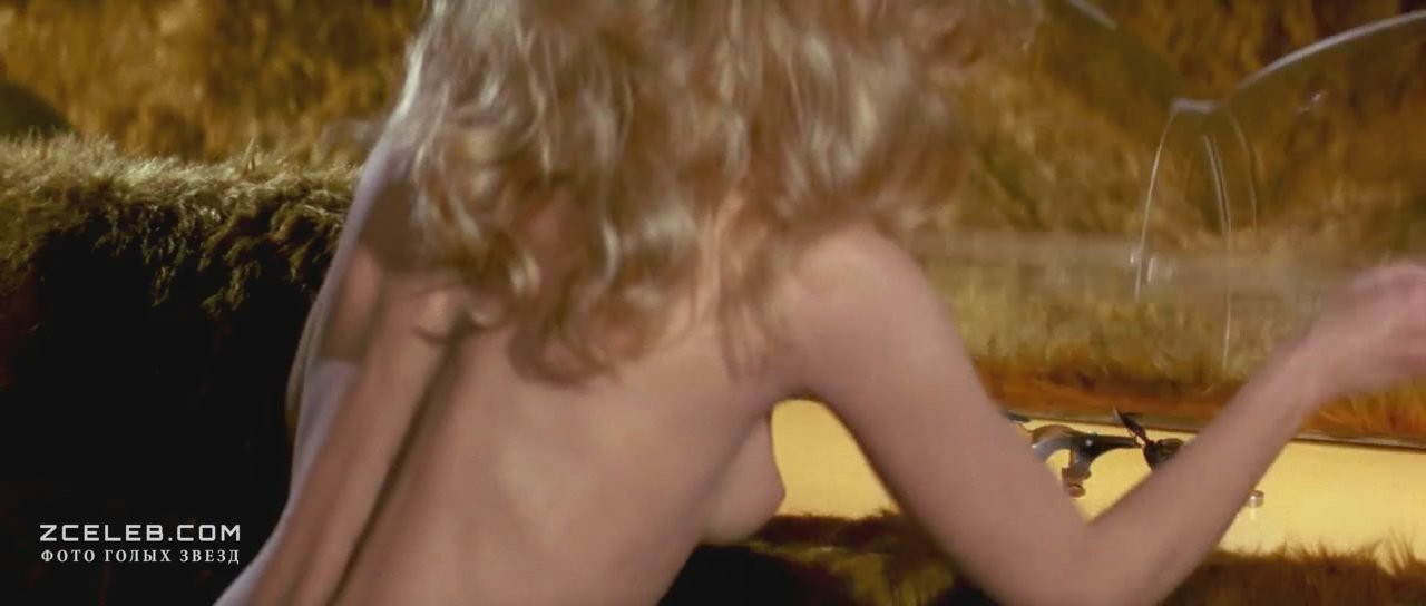 Джейн Фонда снялась голой в эротических сценах на съемочной площадке.