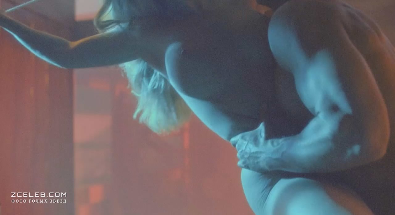 Алонна Шоу снялась голой в эротических сценах на съемочной площадке.